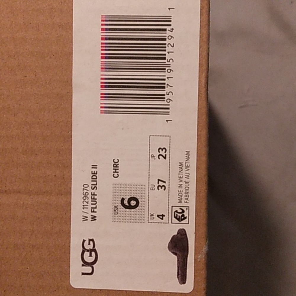 UGG FLUFF SLIDE 11 ,SIZE 6 color chrc. - Picture 2 of 2